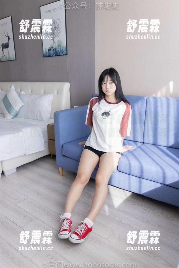 BoBoSocks袜啵啵 - 稚予最爱的白渔网袜，这最新图集藏着的小情愫你发现了吗？