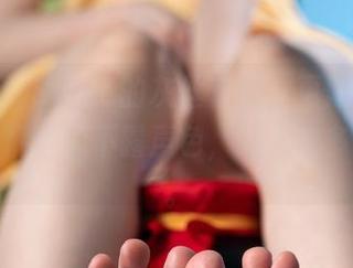 Hatori Sama的灰丝套图,更像是一种态度,精选却不露声色,让人想多看几眼。