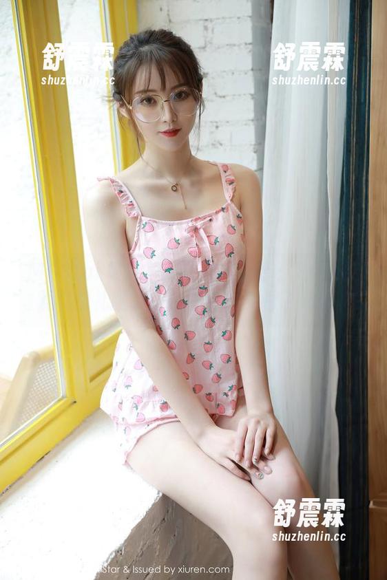 MFStar模范学院 - 图片分享：Ellie艾栗栗的礼服，让我不小心多看了几眼。