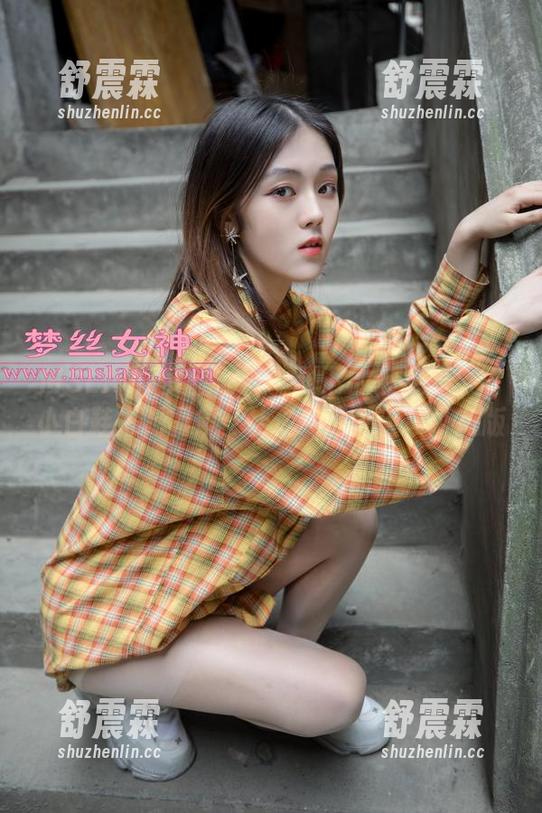 MSLASS梦丝女神 - 脚下的潮流：全套小白鞋搭配图集，让你走路都带风可岚版