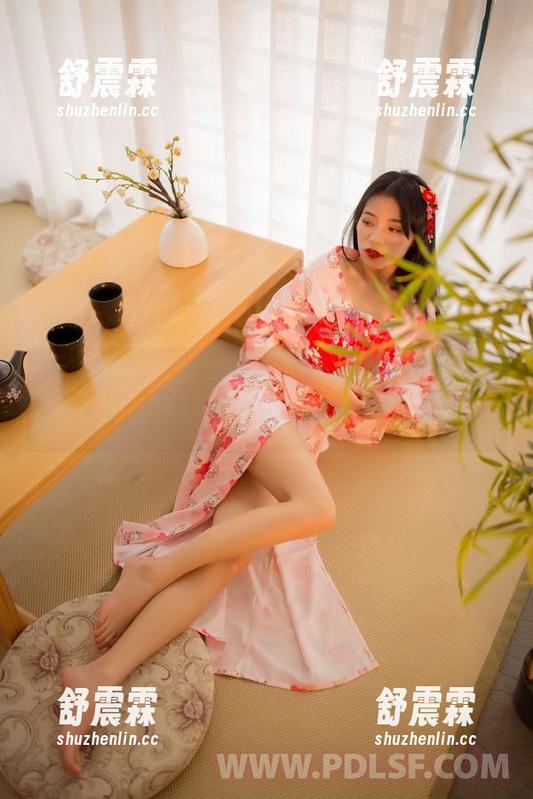 PDL潘多拉 - 旅行不贵，Ellie艾栗栗的免费写真告诉你，拍得开心就好！