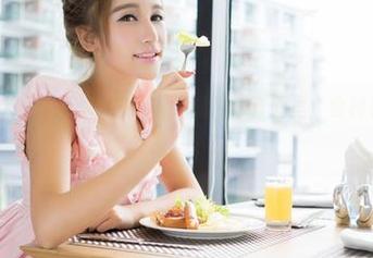 QingDouKe青豆客 - 在谭晓彤的厨娘套图里,食材和颜值谁才是主角?