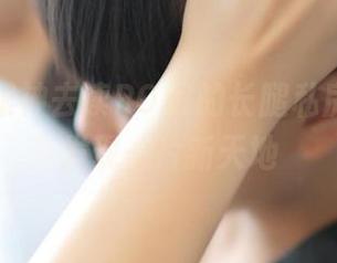 试着用眼神去读ROSI的长腿私房写真,发现一片新天地