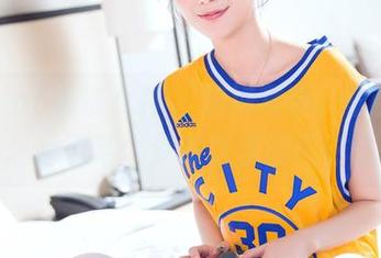 TouTiao头条女神 - 旗袍写真，李丽莎让我想起了某个梦寐以求的旧时代。