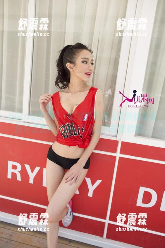 UGirls尤果网 - 思绪在尤菲儿的黑丝私房图片里飘散，有种说不出来的微妙啊。