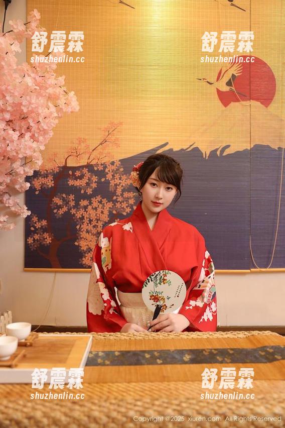 Xiuren秀人网 - 奶芙乔乔镂空作品精选：当艺术遇上洞洞鞋，简直太有趣！