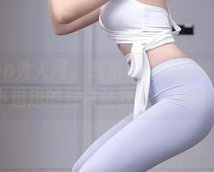 Xiuren秀人网 - 畸形审美的泳池写真：小逗逗的照片让我欣慰又纠结
