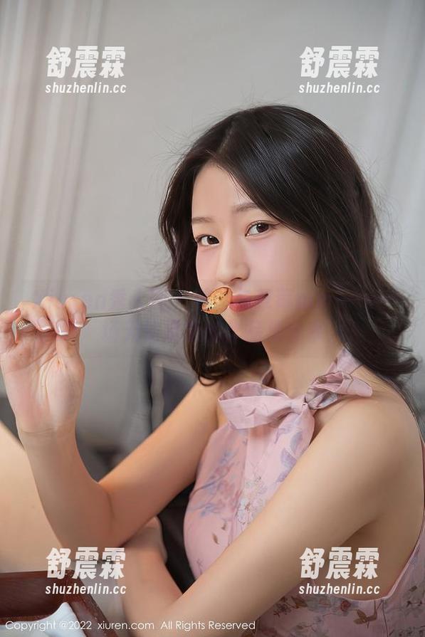 Xiuren秀人网 - 美腿与草莓mm——一场无法抗拒的作品集分享