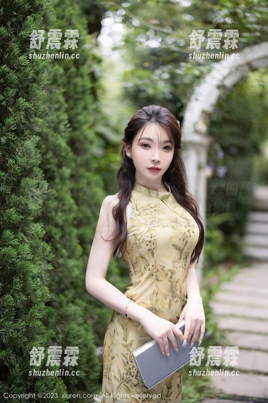 Xiuren秀人网 - 黑色情绪：草莓zz的高清回归，图包带你领略不一样的她！