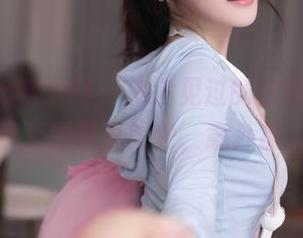 Xiuren秀人网 - 你没见过的轮椅护士，陆萱萱的写真图包，意外撩人！