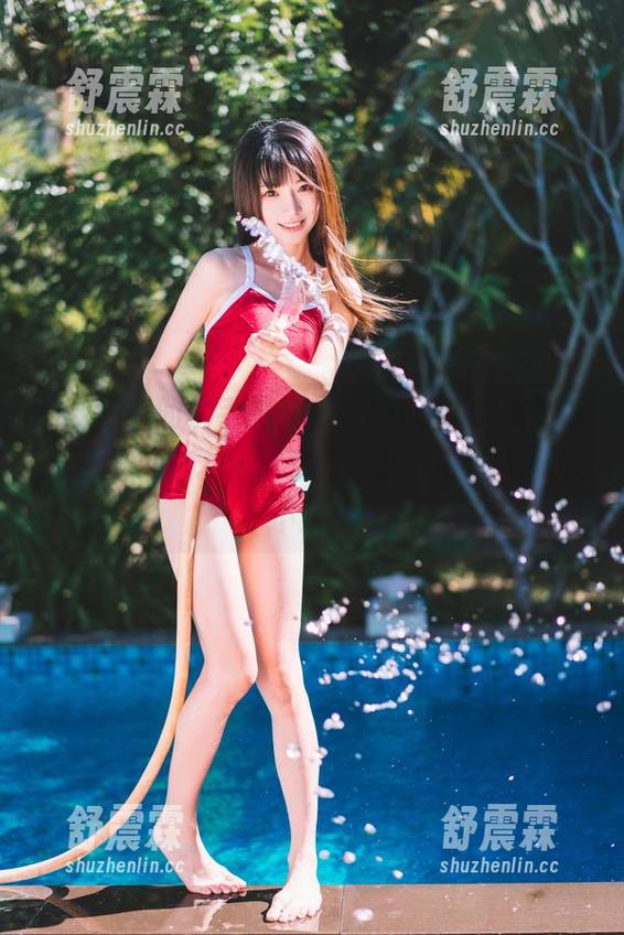 kitaro绮太郎 伦敦街头的水手服文化,kitaro绮太郎的最新图包来了,快来看怎么穿得让人忍俊不禁!