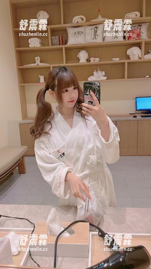 miko酱ww的泳装私房照：夏天的轻松与悠闲悄悄溢出。
