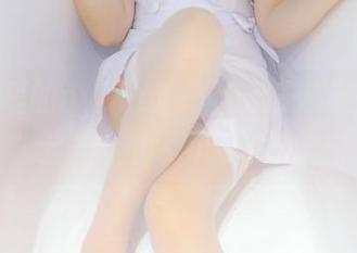 这图片里的nyako喵子大魔王,英仙座护士身份也太可爱了吧?