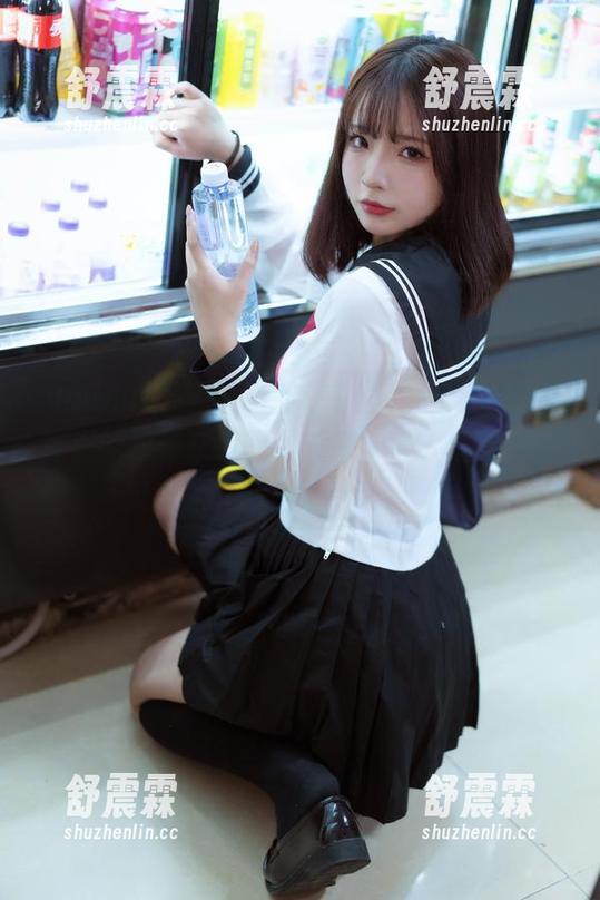 yuuhui玉汇真的懂得审美，分享这张图库里的碧蓝航线大凤旗袍，让人过目难忘！