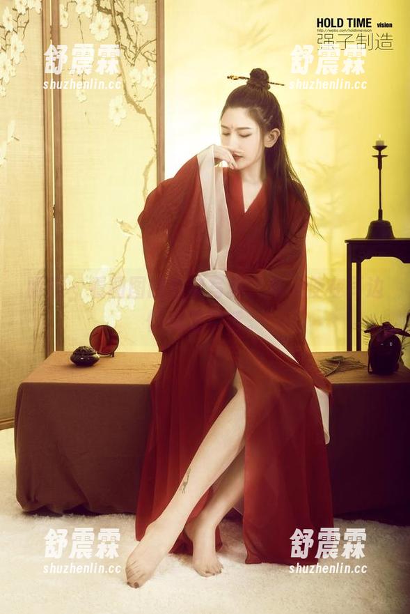 丽柜-图图 丽柜 - 看图图的全套写真,有天使在耳边悄悄说梦话。