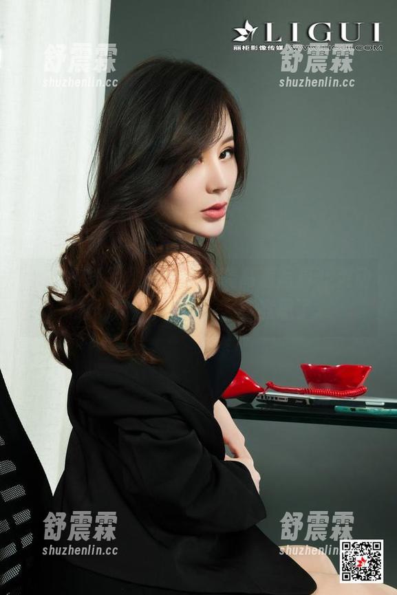 丽柜 - 细品黄芬的职业装高清写真，灵动和严肃随时切换，太有意思了。