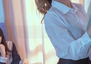 云溪溪的“朝开暮落”，每一张原图和套图都像是在轻声诉说。