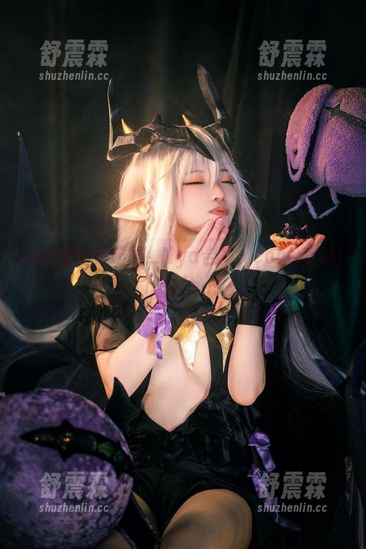 泳池里的伊喵君_Nya合集，çontrastingvibes