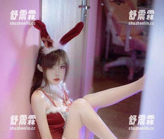 翻完余多多Dudu的网盘，每一张皮肤解压合集的照片都是眼睛的奢侈享受。