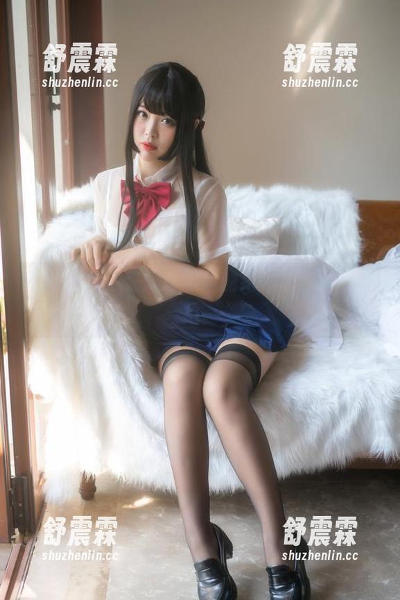 图包上线，你烨烨学姐的绝妙私房校服自拍。