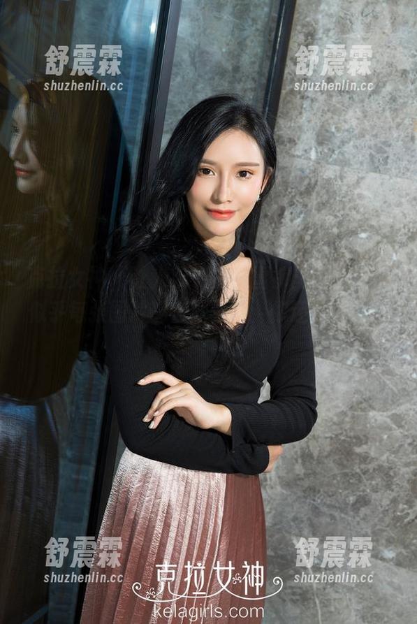克拉女神 - 让人无奈的凌雪裤里丝合集，似乎每张图片都在默默说：你还敢再看吗？