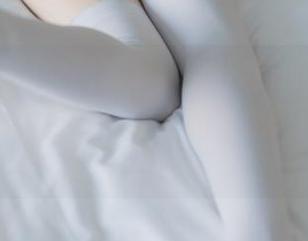 在兔玩映画的图库里，女仆喵的写真就像意外品尝的甜点—让人忍不住想再来一份！