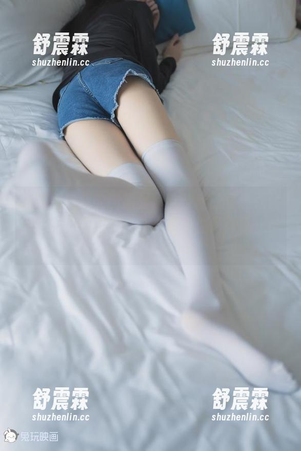 在兔玩映画的图库里，女仆喵的写真就像意外品尝的甜点—让人忍不住想再来一份！
