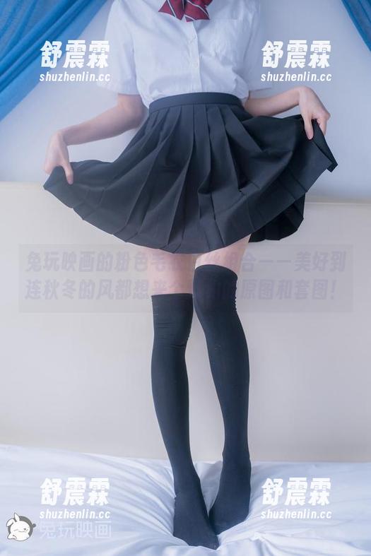 兔玩映画的粉色毛衣白丝组合——美好到连秋冬的风都想来个预约的原图和套图！