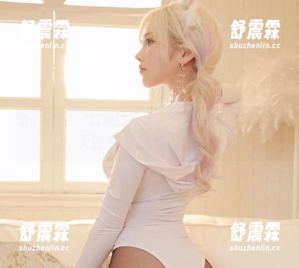 啾小妍Deer和她的短裙写真，算是让人愿望破灭的那种美，原图奉上。