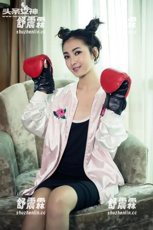 头条女神 - 在光影间游荡的玄子：原图里嫉妒的死库水发光