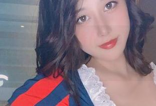 校服是正经，但奈汐酱Nice的气场就像课堂上的小野猫，来瞧瞧套图～