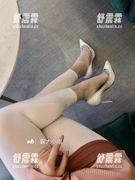 微密圈 - 给‘宸大小姐’的少女全套图集画个大大的问号