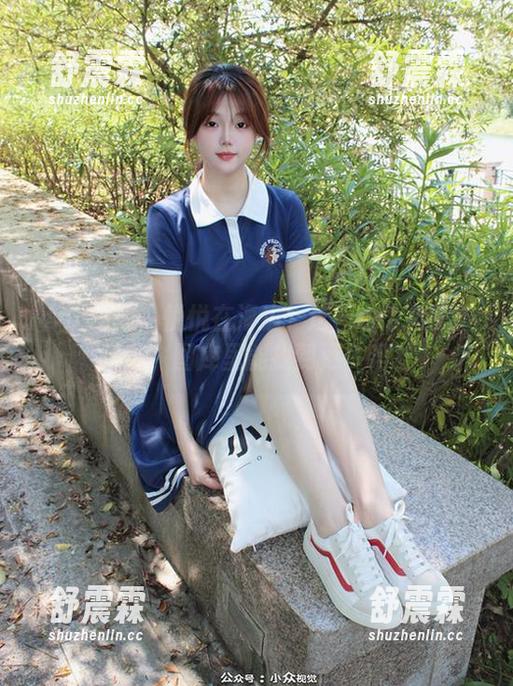 小众视觉-悦悦 小众视觉 - 悦悦在海边?这图也太会卖弄了吧,图库里能找到更多吗?