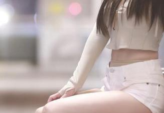 小女巫露娜的写真,来张东航棚拍的照片,满满的机场味道呢。