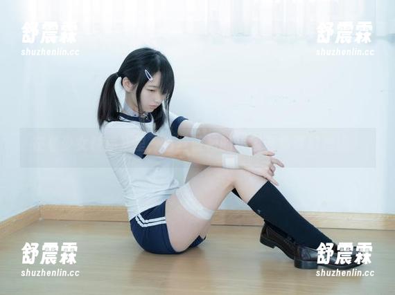 在《少女秩序》里，白丝蓝裙的美图合集奇幻漂流。