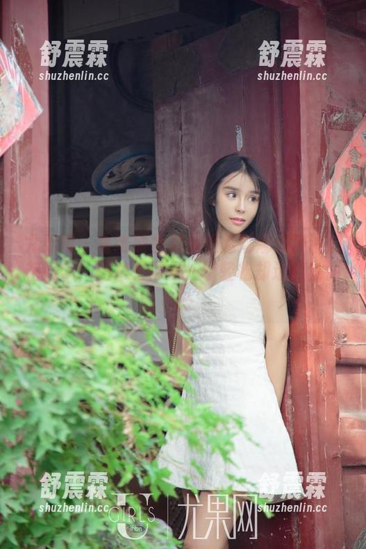 尤果网 - 每张原图都像是赵娜娜悄声讲的花嫁梦，图集更像是一场轻松却迷离的游记
