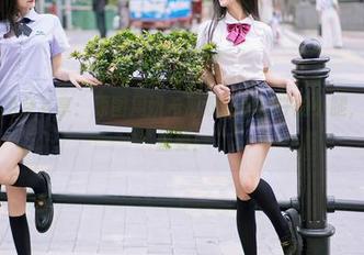尤蜜荟 - 免费共享：原图周妍希那双让你打呼的小腿，这信息太重要！