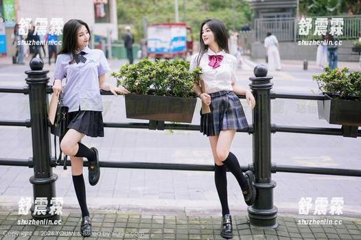 尤蜜荟 - 免费共享：原图周妍希那双让你打呼的小腿，这信息太重要！