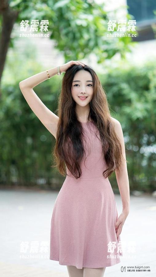 推女郎 - 高清大片：稍作回眸的夏倪可，短裤让人觉得有点不一样…