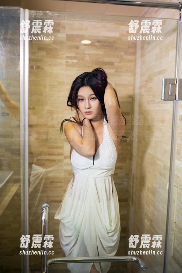 推女郎 - 这一刻，艾栗栗把办公室变成了她的小舞台，当然是原图无圣光，值得一看。