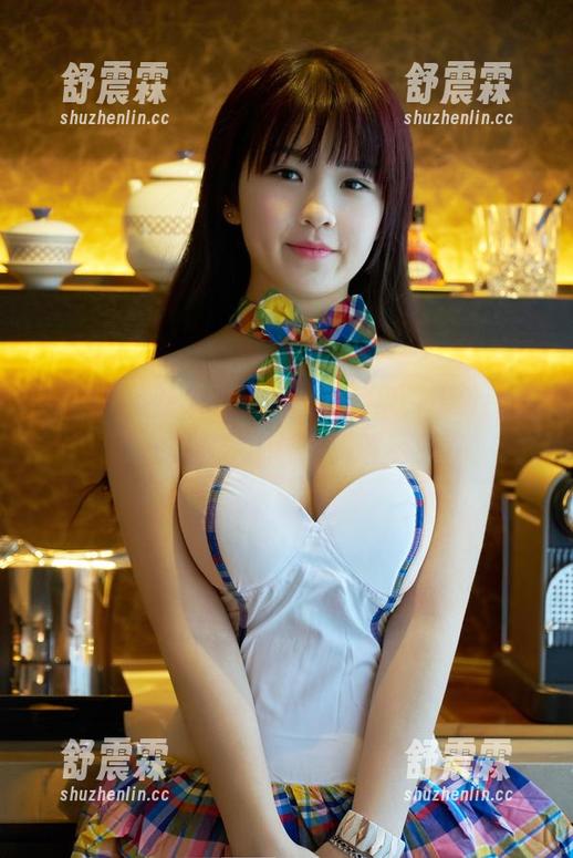 推女郎 - 谭冰的美脚原图合集，脚趾间的每一个细节都让我眼前一亮！