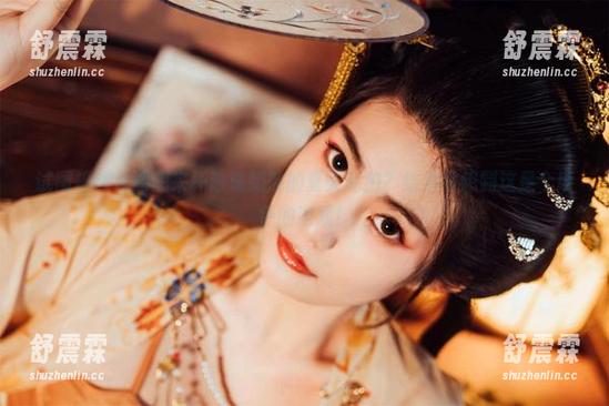 试图描述星澜想来杯珍珠奶茶的夏天私拍？结果没想到这是个填色的游戏！