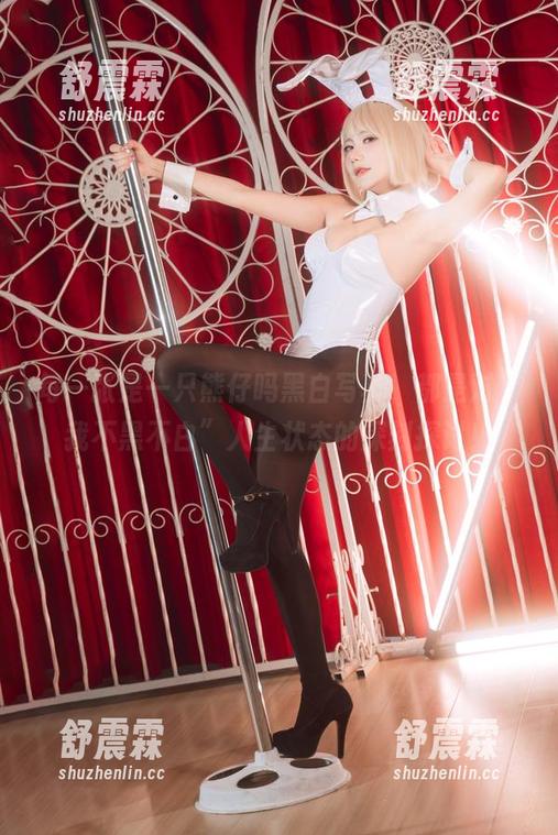 每一张是一只熊仔吗黑白写真，都是对“我不黑不白”人生状态的深刻探讨！