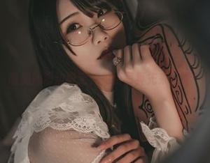 晓美妈海边限定,免费写真先来一张!