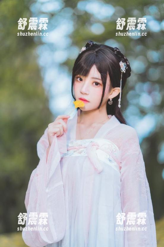 桜桃喵在小娇妻的写真精选中开了家“甜品店”？