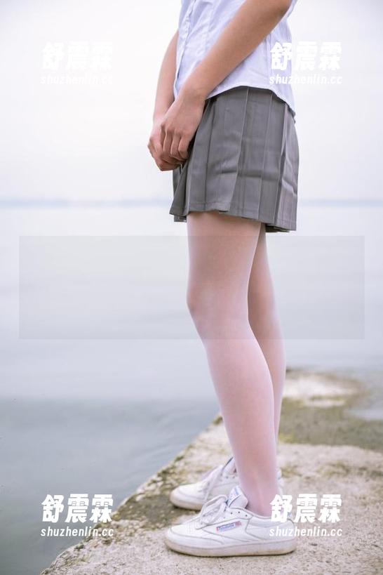 森萝财团原图合集，白丝粉红少女，越看越觉得好像哪里不对劲，却又不能移开目光。