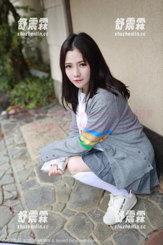 模范学院 - 柳侑绮Sevenbaby短裙日常，图片里的节奏好像比现实更迷离