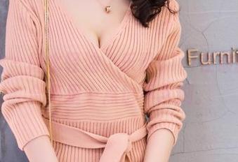 爱蜜社 - 樽水轻油，乐薇Vivi在最新油亮合集里一点也不含糊。