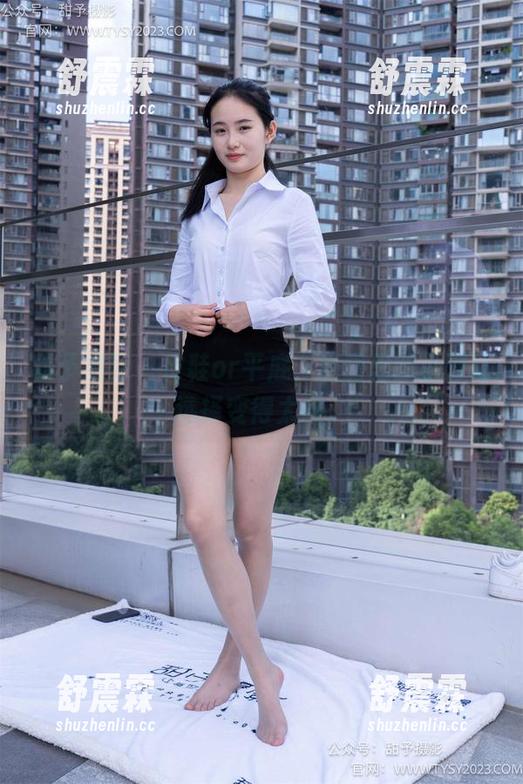 甜予摄影 - 皮鞋or平底，原图里的小野让选择变得太难。