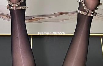 微密圈 - 浴缸戏水：白龙猫女的写真聚光灯下